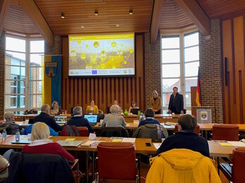 Zwanzig Steinfurter Vereine ließen sich im Bürgersaal des Rathauses zum neuen Veranstaltungskalender Steinfurt schulen.